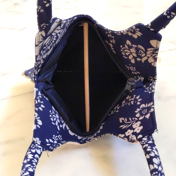 NWT. Cotton/Linen Navy Blue/White Floral Asian Small Bag w/Embroidery/Zip/Lining - Picture 3 of 4